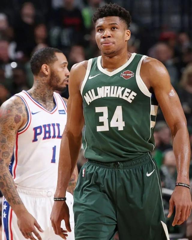 阿斯：巴萨重返诺坎普的庆典堪称完美，门票收入500万欧元（阿斯：巴萨回归诺坎普庆典完美收官，票务收入达500万欧元）