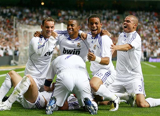 斯卢茨基：与广岛一战势均力敌，虽未取胜但对比赛质量满意（斯卢茨基：对阵广岛不落下风，虽未能取胜仍满意比赛水准）