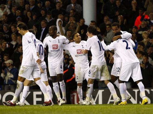 TA：多家豪门关注小将斯密特，阿尔克马尔对其估价约6000万欧（TA：阿尔克马尔为新星斯密特标价约6000万欧，多家豪门密切关注）