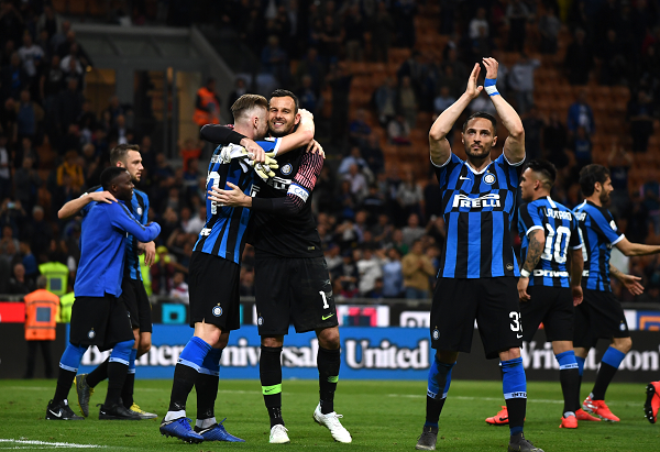 巴萨旧将：弗里克的球队非常依赖反击，他不重视中场的控制（巴萨前球员：弗里克执教球队过度倚重反击，中场掌控被忽视）