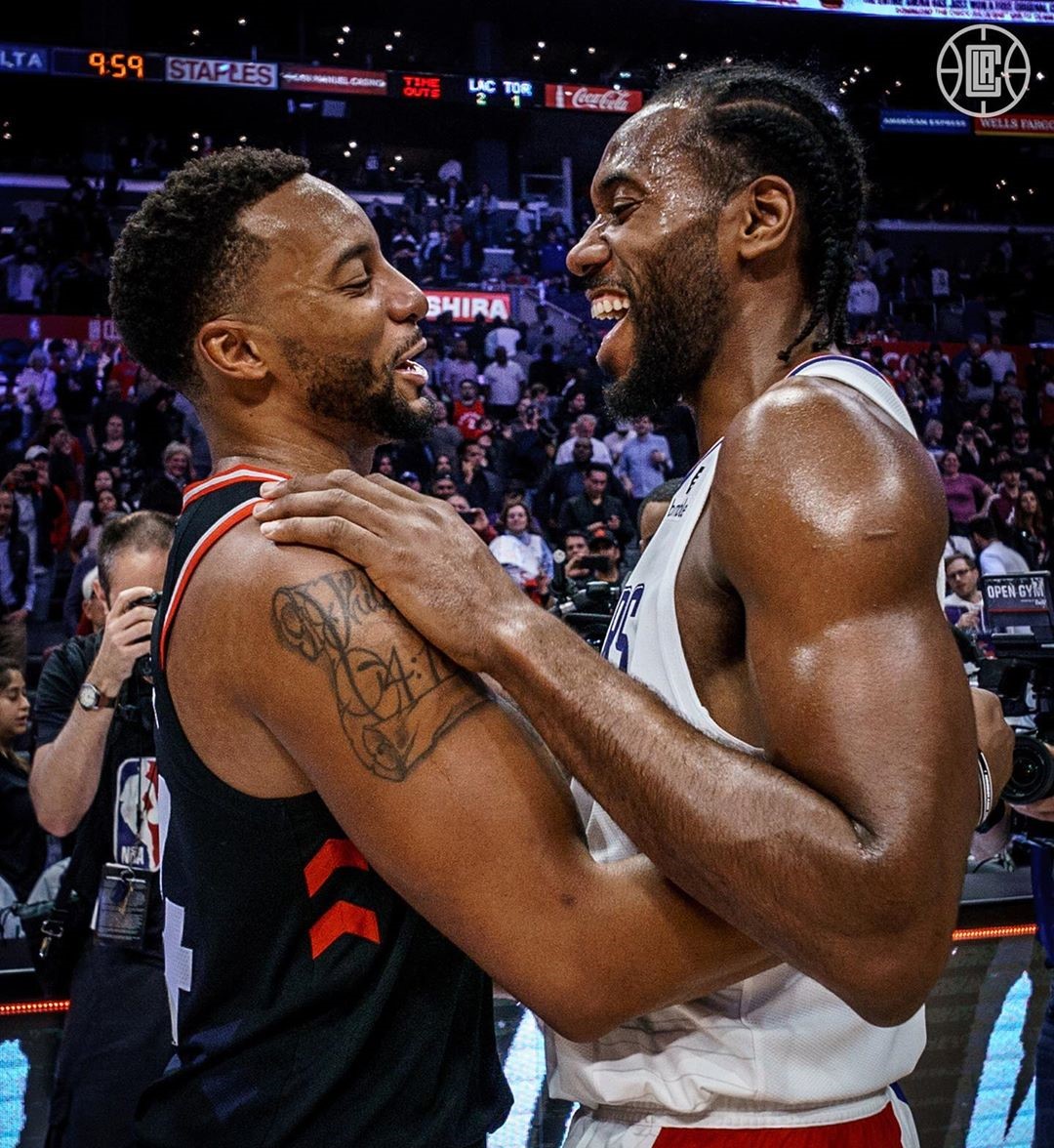 记者问批评球员是否担心更衣室反对，穆帅：你爸对你永远都很好？（被问批评球员会否引发更衣室不满，穆里尼奥反问：父亲会一直只说好话吗？）