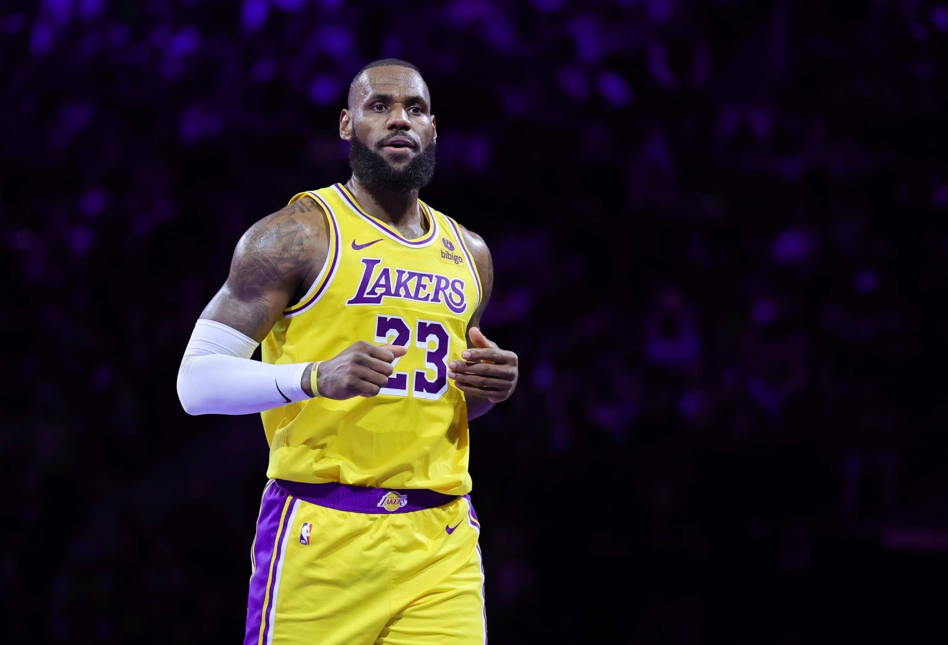 因排名垫底多名球员家人遭死亡威胁，佛罗伦萨官方表示谴责（球队垫底致多名球员家属遭死亡威胁，佛罗伦萨俱乐部发声谴责）