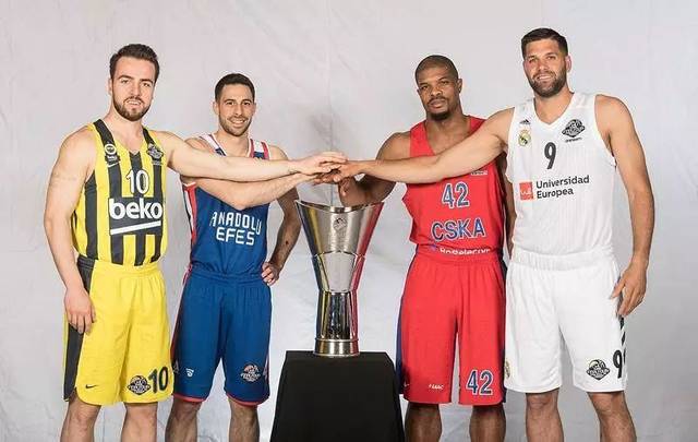 他是全场最耀眼的那个人（全场焦点尽在他一人）