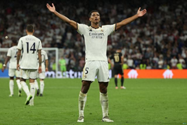 记者：阿什拉夫将返回摩洛哥康复，并为参加非洲杯做准备（记者：阿什拉夫将回摩洛哥康复，备战非洲杯）