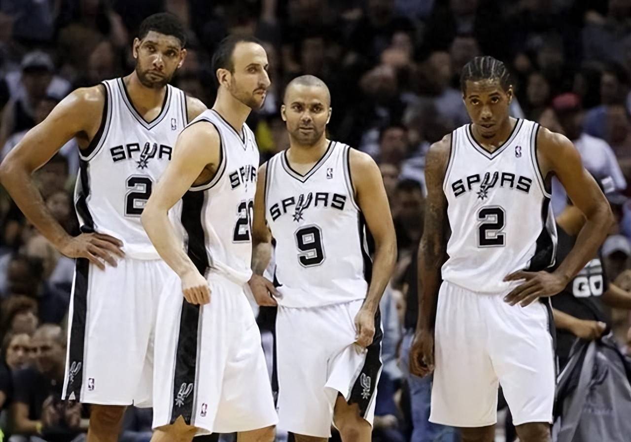 记者：莱奥周二接受核磁共振检查，结果显示无肌肉损伤（记者：莱奥周二核磁共振结果显示未见肌肉损伤）