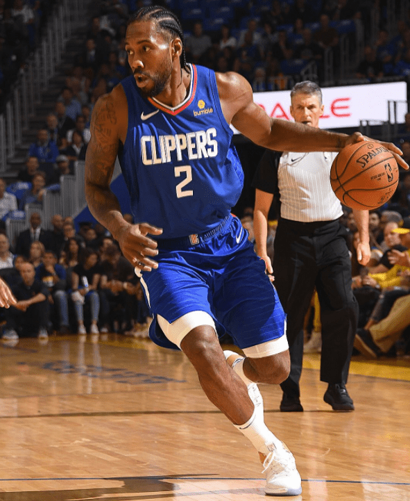 黄蜂新秀突破技术惊艳全场（黄蜂新星突破身手惊艳全场）