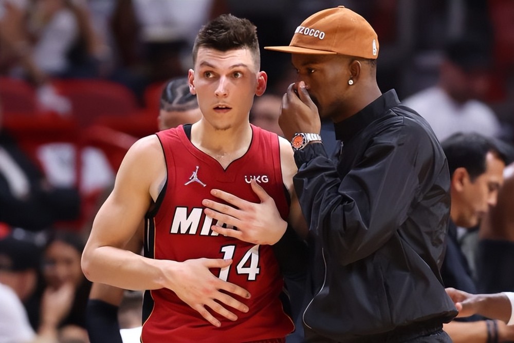 VAR音频曝光！巴萨点球判罚引争议，手球判罚背后有何真相？（VAR通话曝光：巴萨点球惹争议，手球判定的真相是什么？）